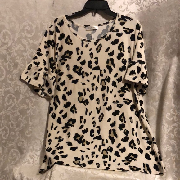 Tickled teal Tops - Tickled Teal Ladies Leopard Spots Top Size Medium